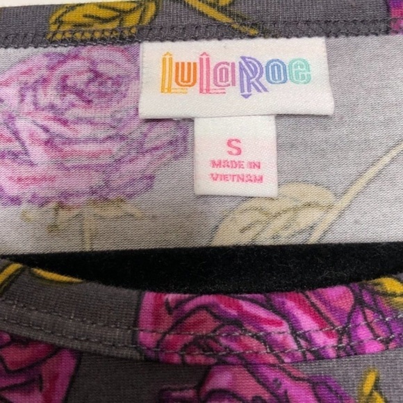 NEW - LuLaRoe Gigi Floral Purple Roses on a Gray Background - Size Small - Picture 3 of 5